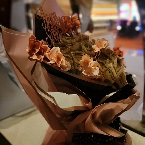 Sweet Sixteen Flower Money Bouquet Gift New - Picture 5 of 7
